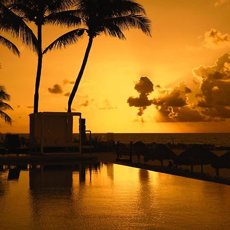Altitude At Krystal Grand Cancun Exterior photo