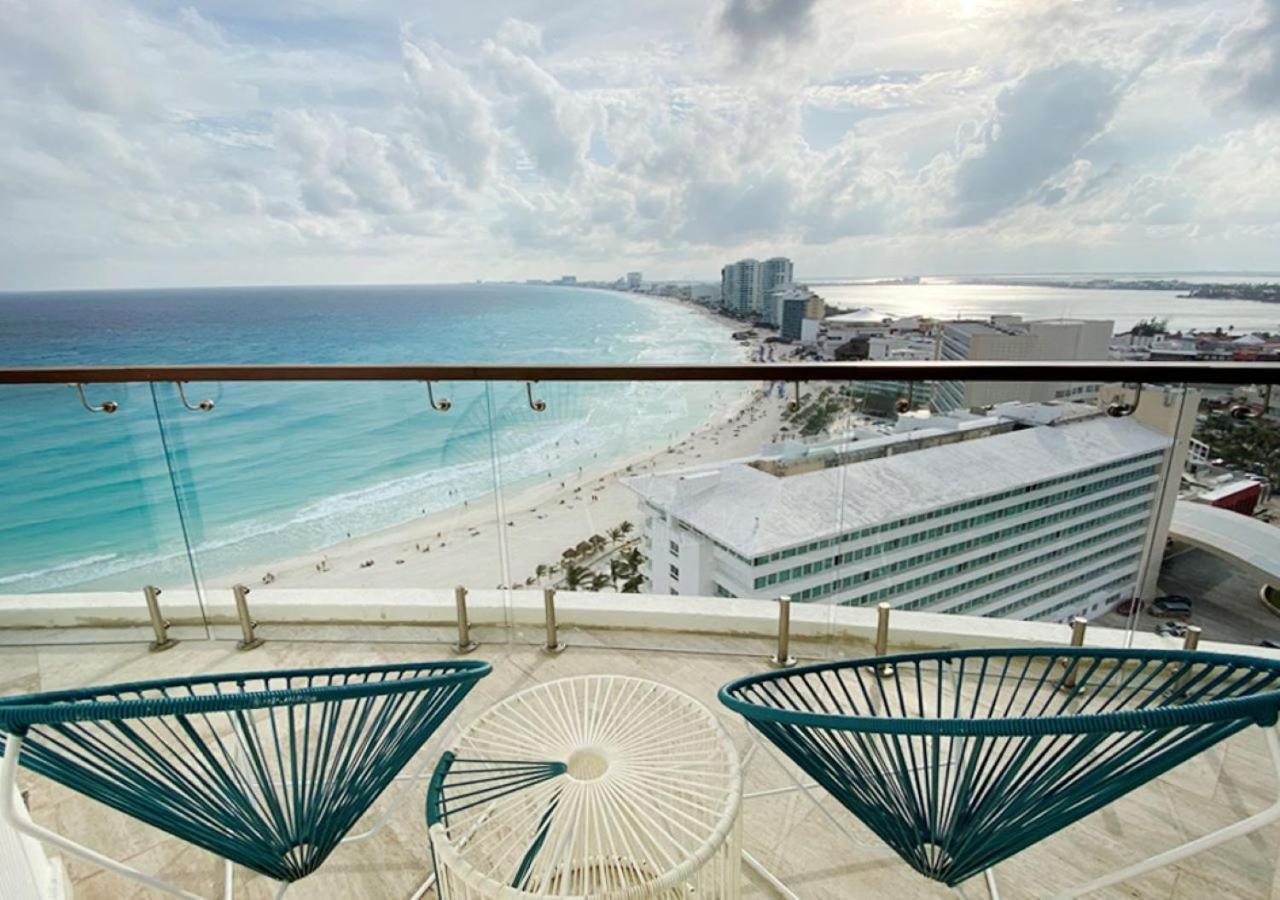 Altitude At Krystal Grand Cancun Exterior photo