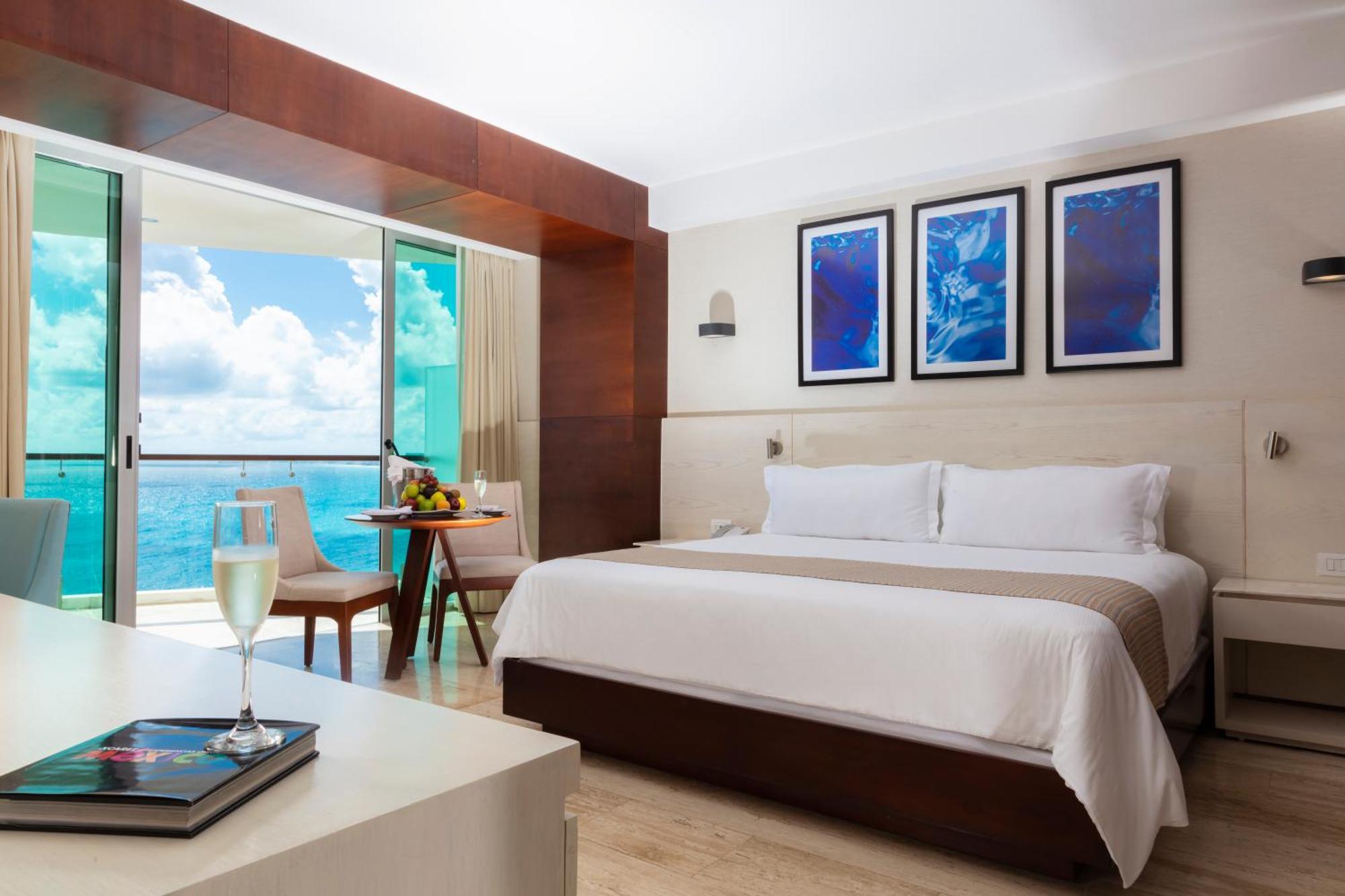 Altitude At Krystal Grand Cancun Exterior photo