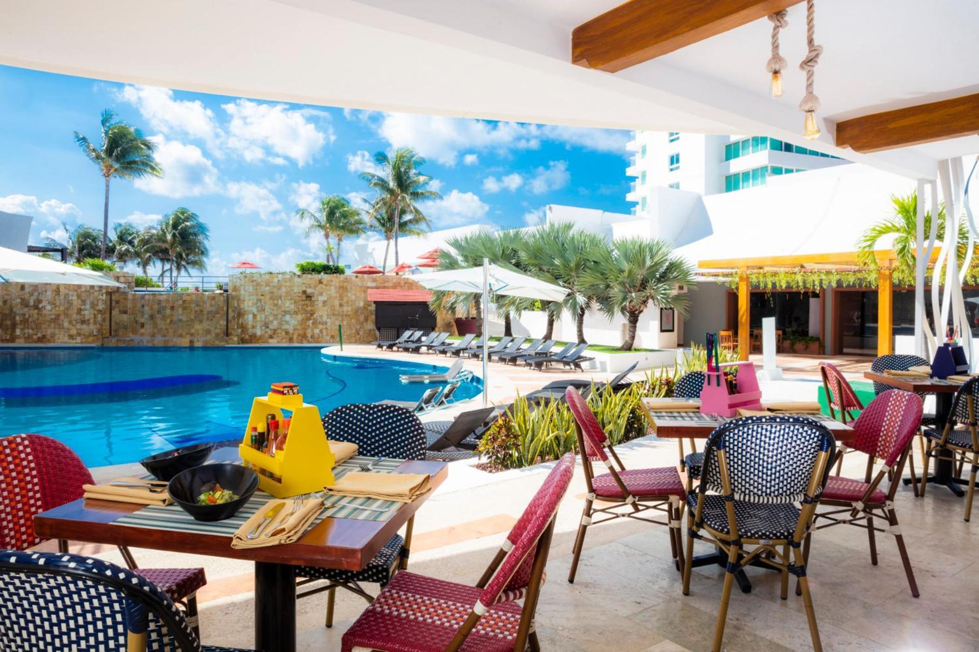 Altitude At Krystal Grand Cancun Exterior photo