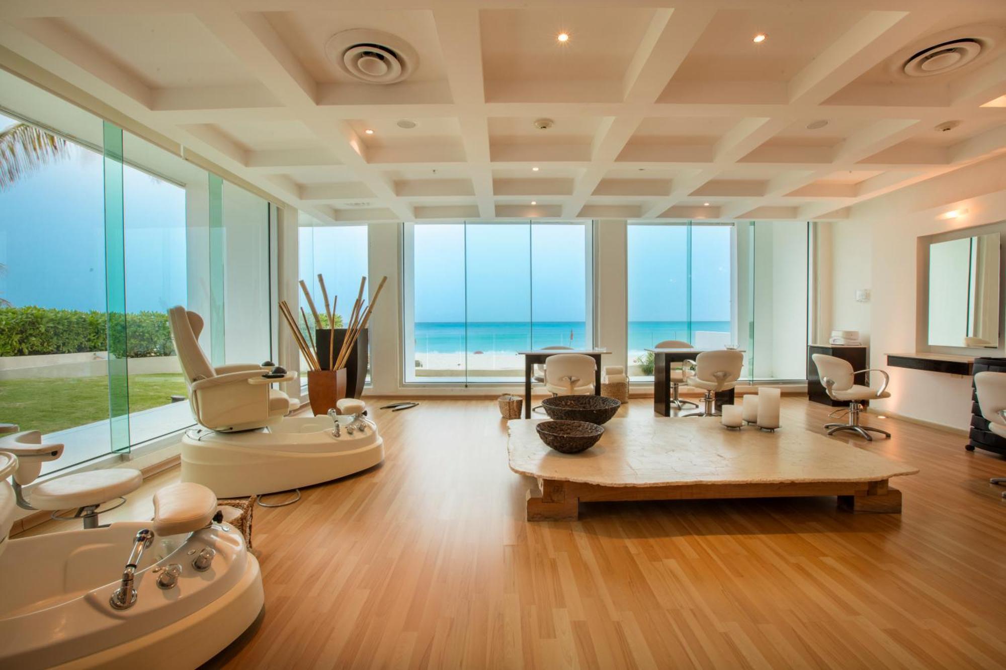 Altitude At Krystal Grand Cancun Exterior photo