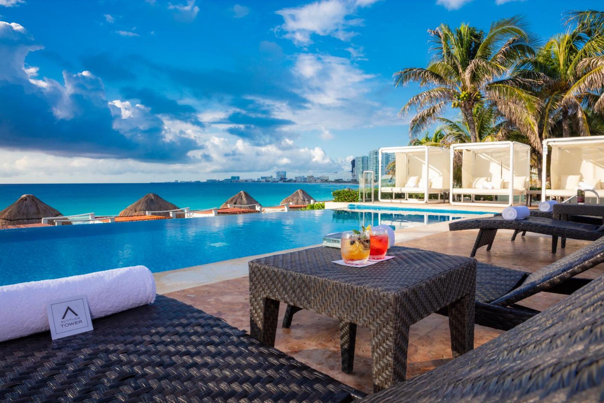Altitude At Krystal Grand Cancun Exterior photo