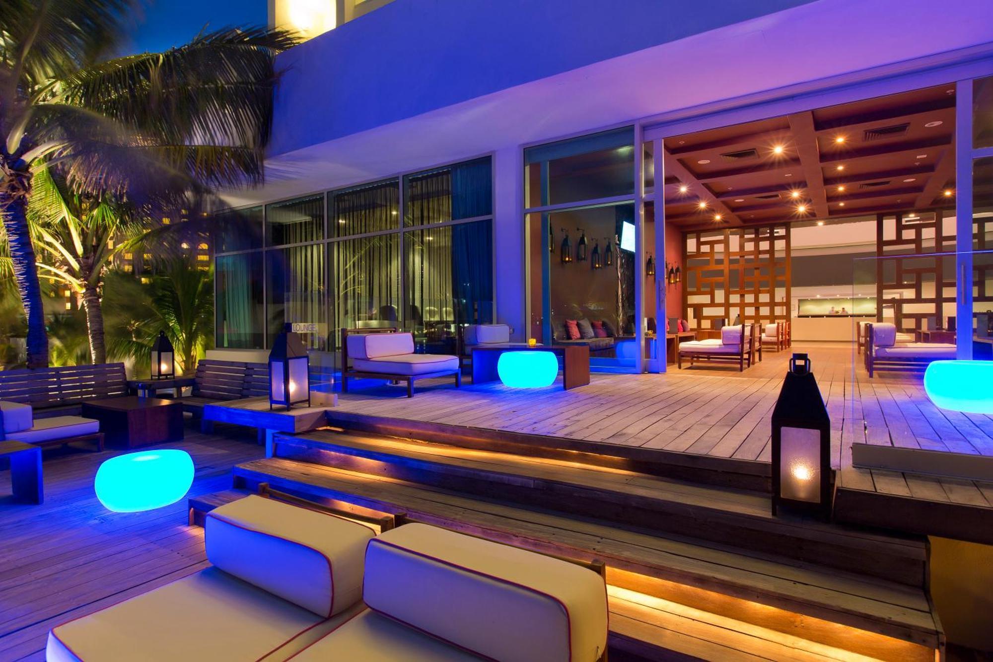 Altitude At Krystal Grand Cancun Exterior photo