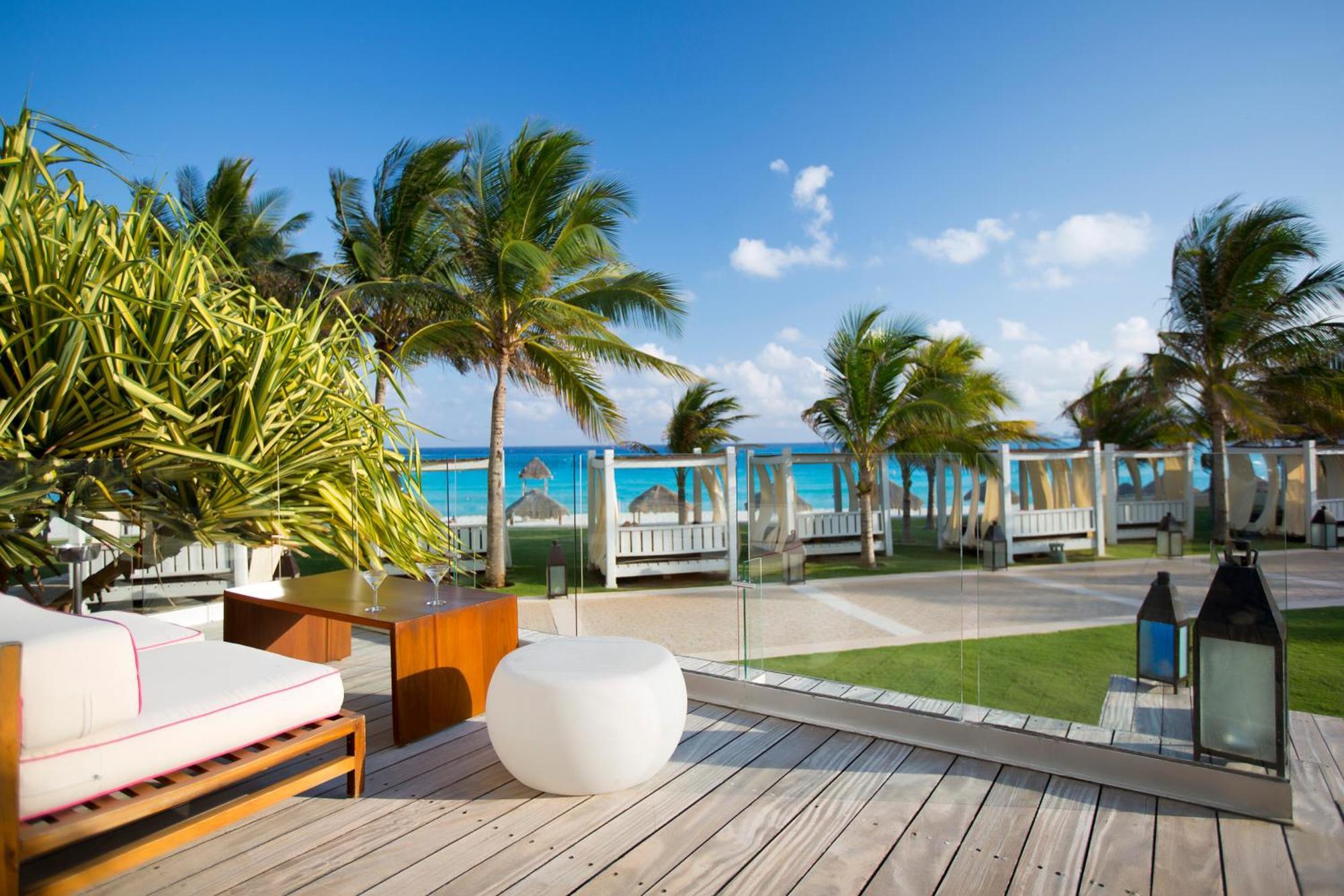 Altitude At Krystal Grand Cancun Exterior photo