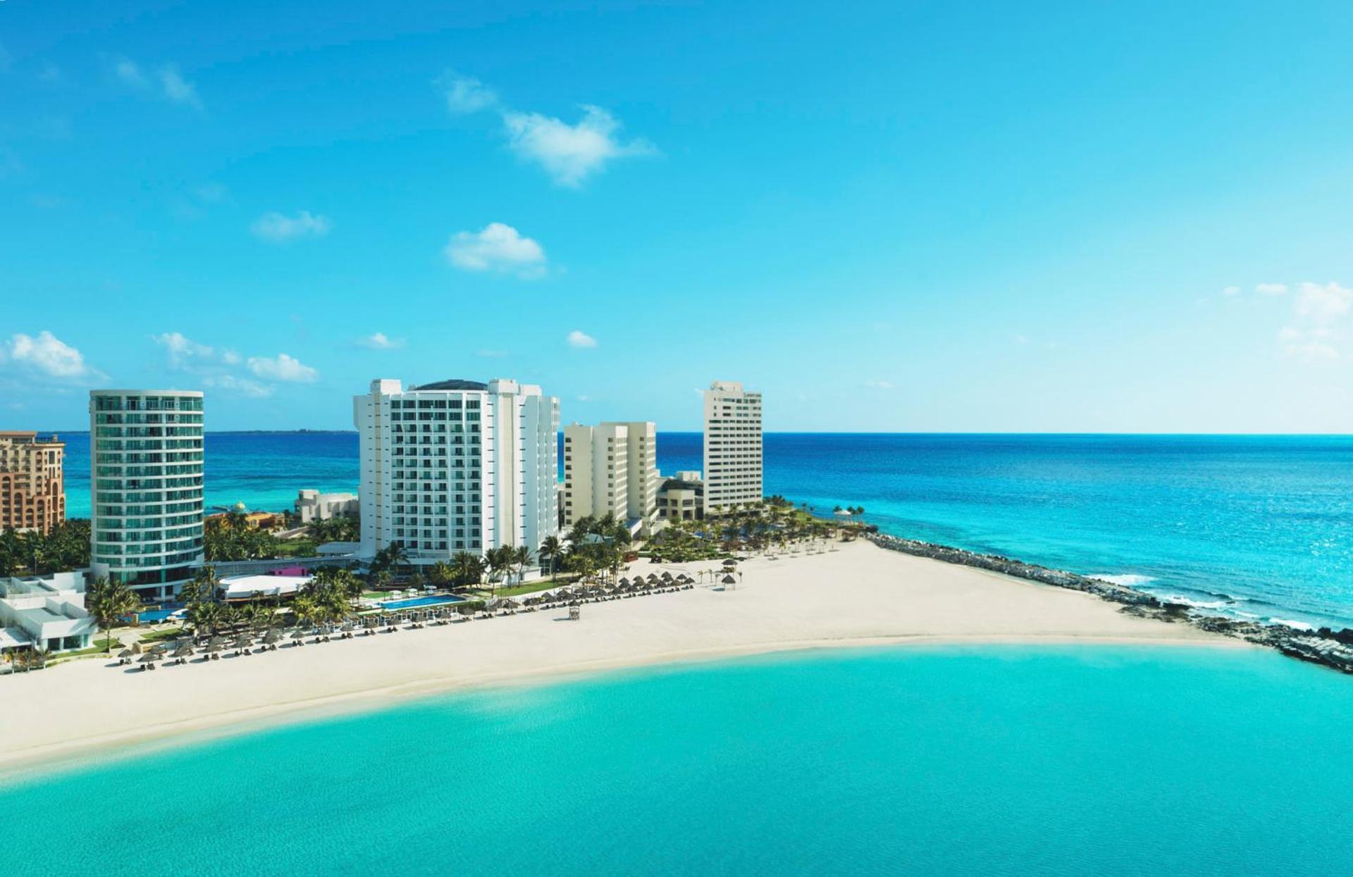 Altitude At Krystal Grand Cancun Exterior photo