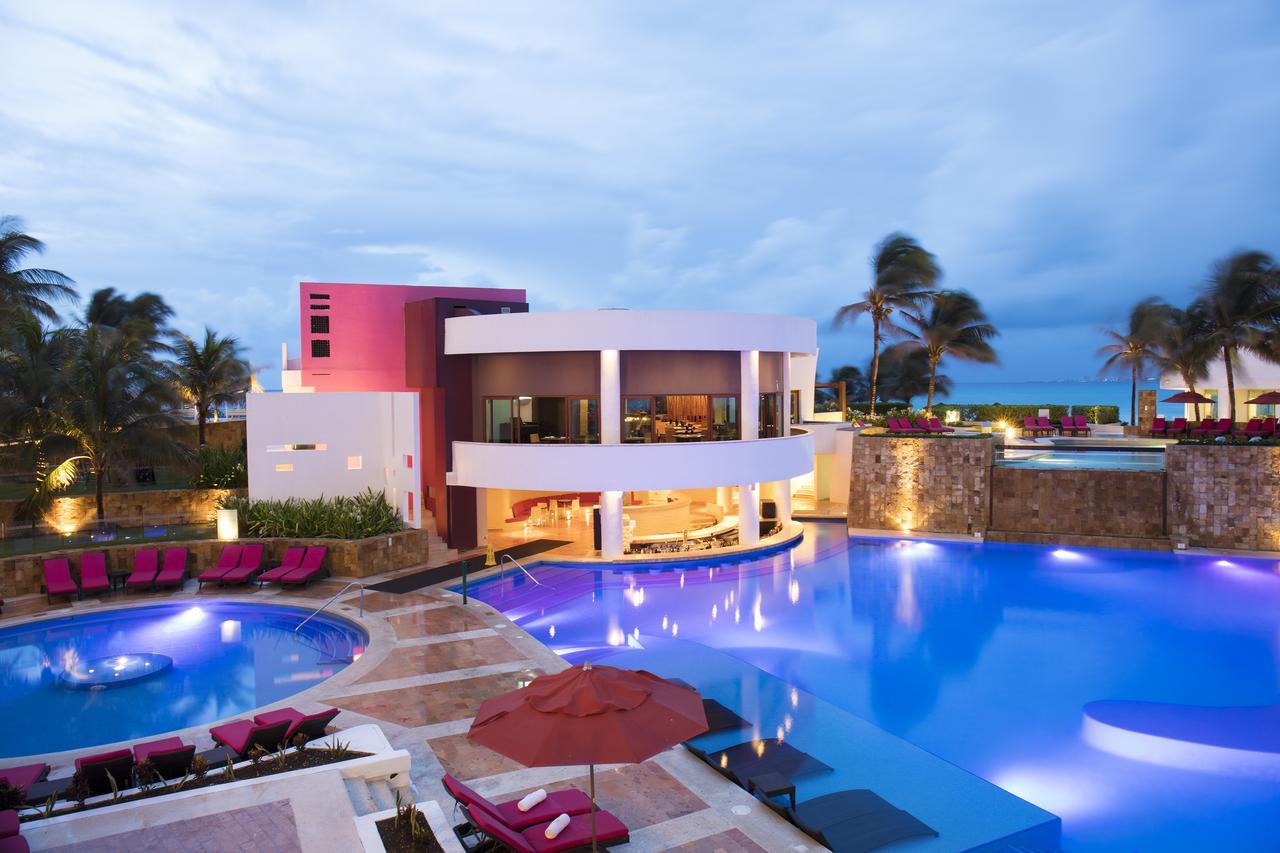 Altitude At Krystal Grand Cancun Exterior photo