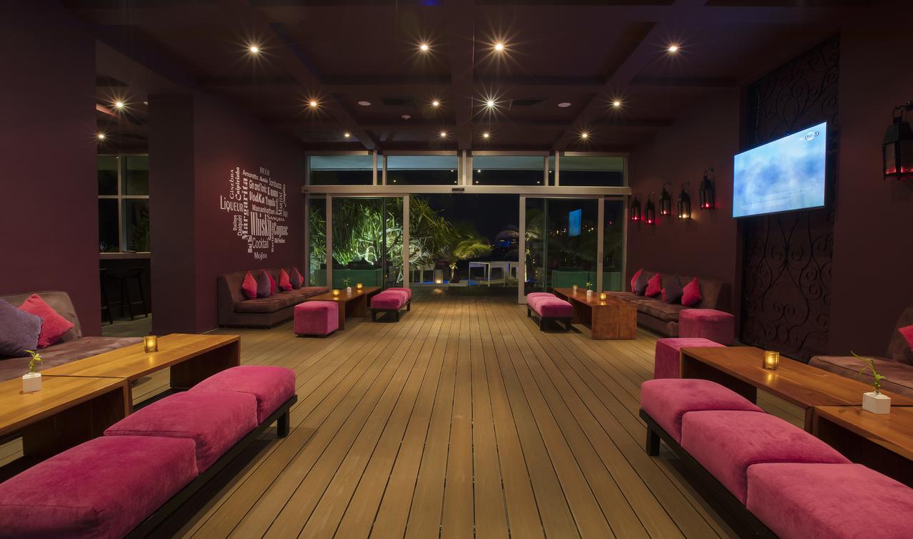 Altitude At Krystal Grand Cancun Exterior photo