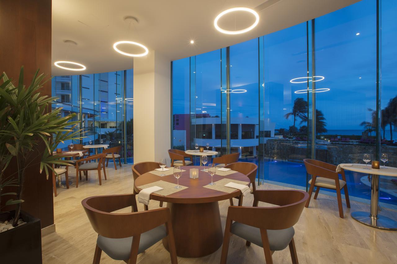 Altitude At Krystal Grand Cancun Exterior photo