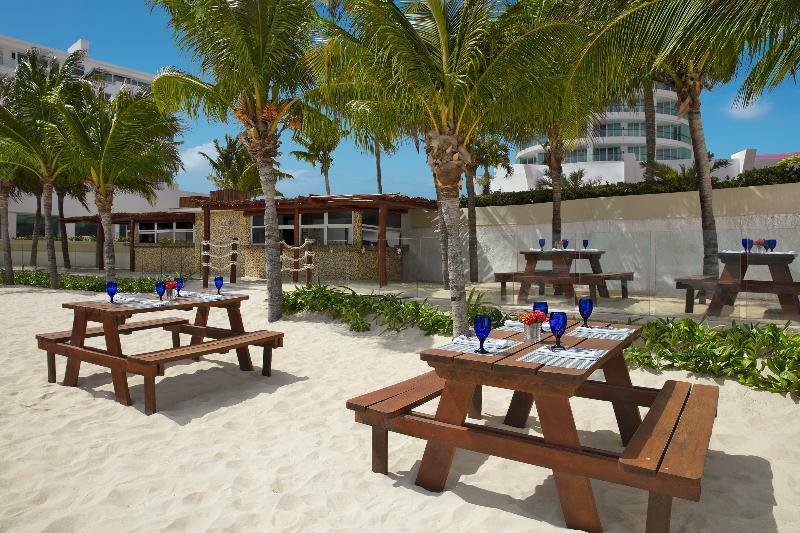 Altitude At Krystal Grand Cancun Exterior photo