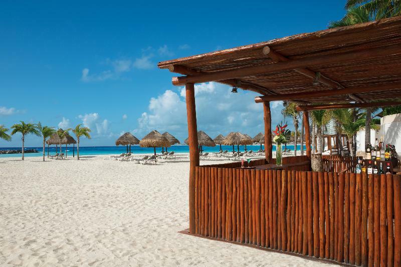 Altitude At Krystal Grand Cancun Exterior photo