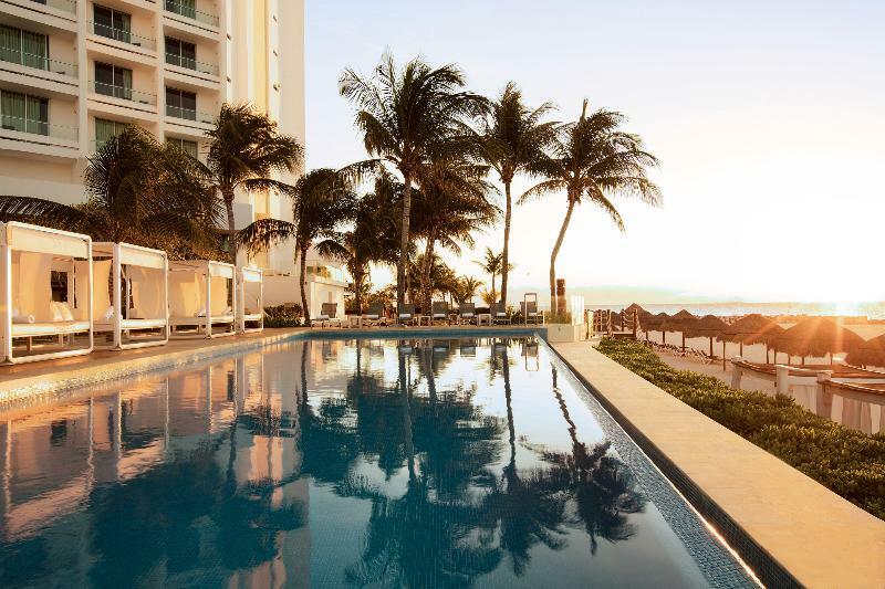 Altitude At Krystal Grand Cancun Exterior photo