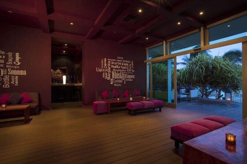 Altitude At Krystal Grand Cancun Exterior photo